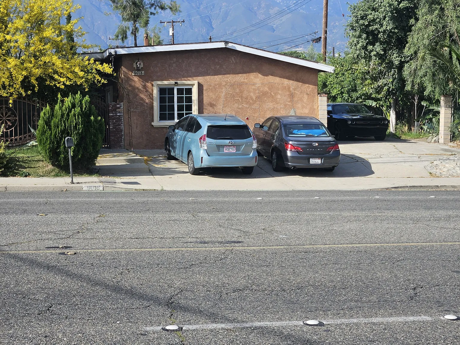 5 bed, 2038 sqft, $3,900 — Photo 2