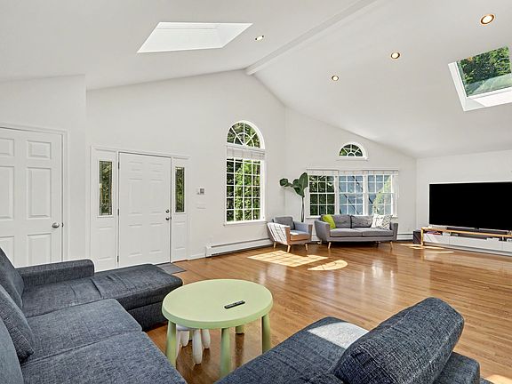 3rd image of 115 Parade Hill Rd #A