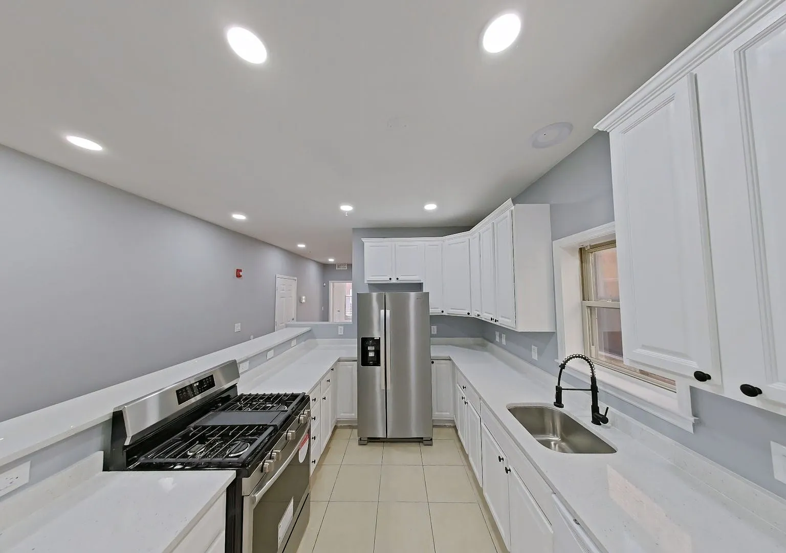 1831 W Diamond St — Photo 3
