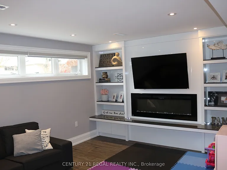 18 Rowse Cres — Photo 7