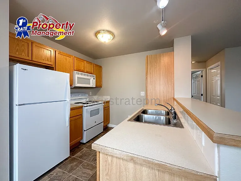10151 W Garverdale Ln #201 — Photo 10