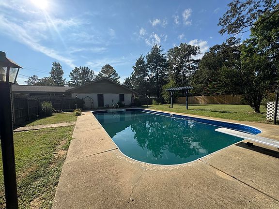 4th image of 101 Whitaker Dr