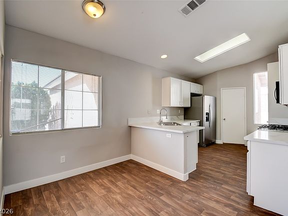 5th image of 2920 Robincrest Ct