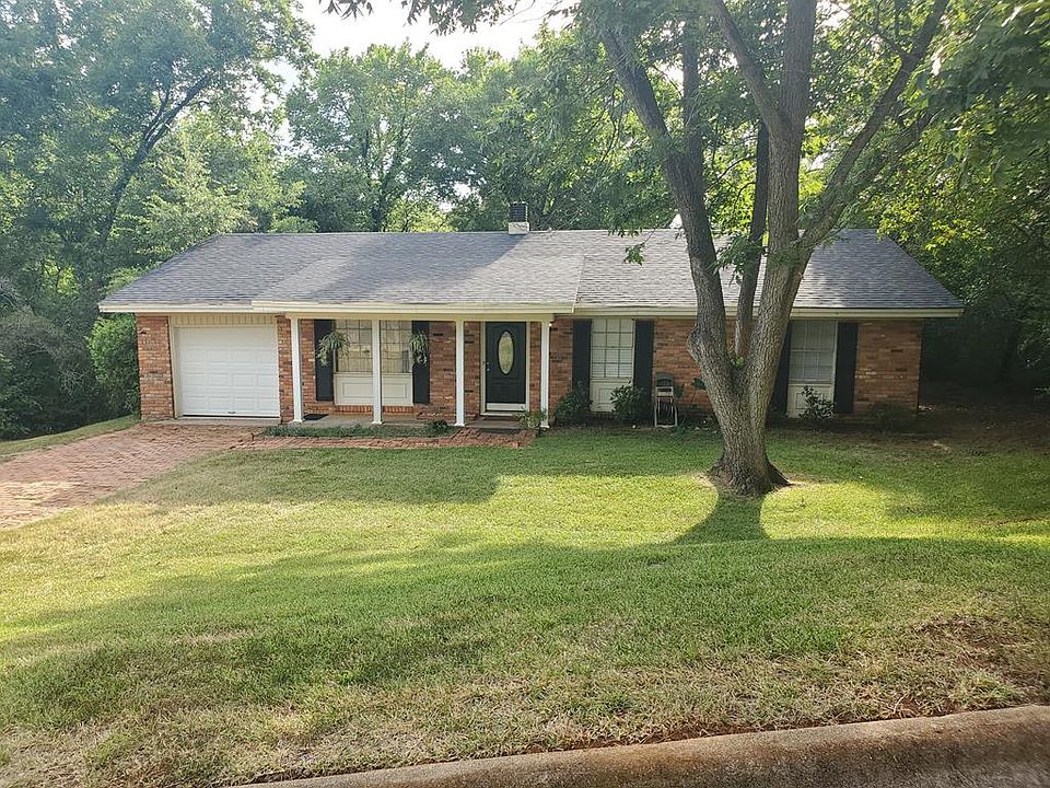 1st image of 2226 Beverly Dr