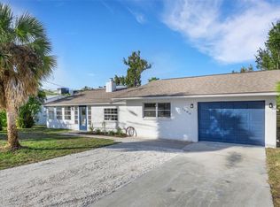 1290 Oxford Dr, Englewood, FL 34223