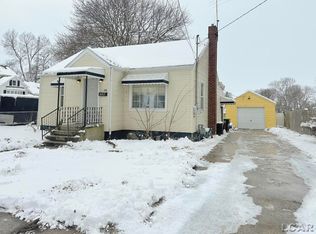 736 Dennis St, Adrian, MI 49221