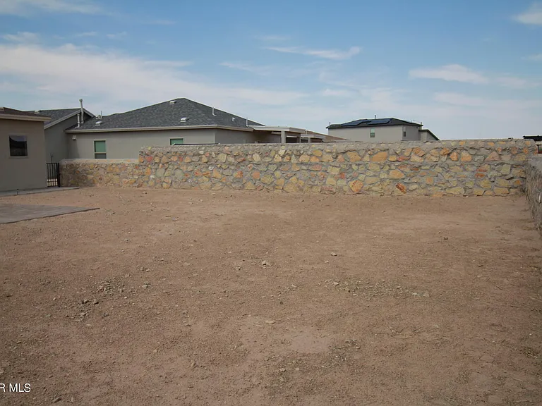620 Adrian Arellano St W — Photo 99