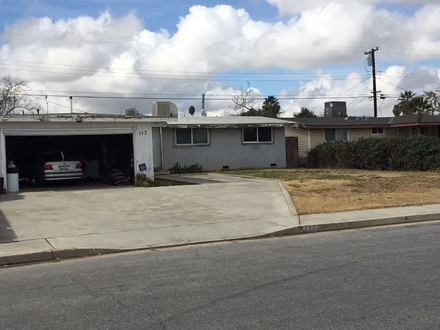 Cute Home Ready For New Tenant In Great Area! — Photo 3