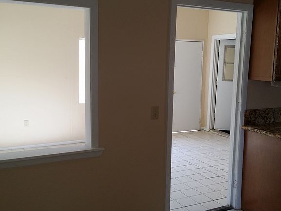3rd image of 813 Hallwood Ave