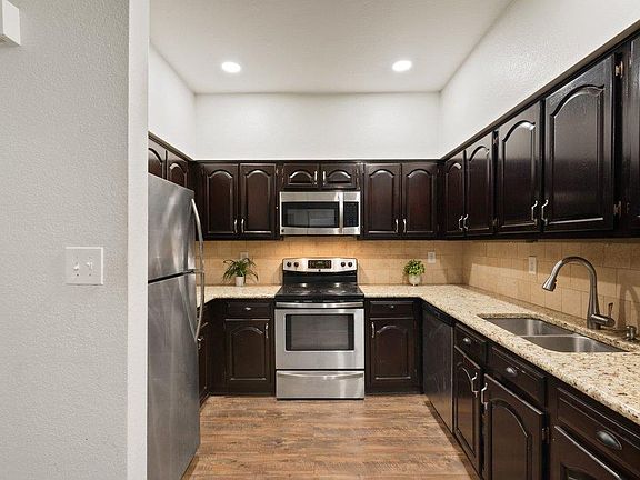 2nd image of 1910 Robbins Pl APT 106