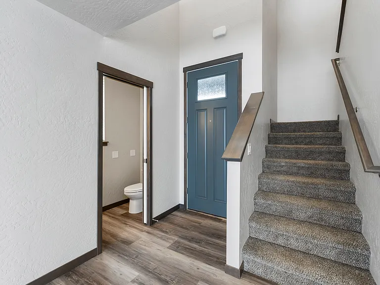1667 Sq Ft 2-Story entry