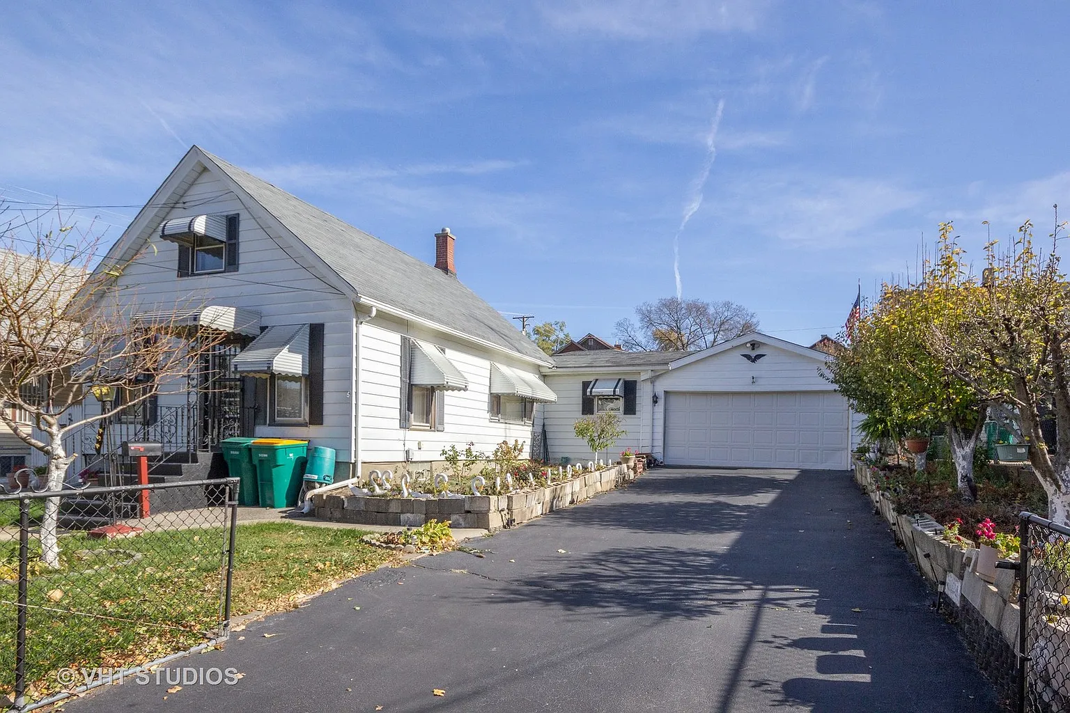 454 N Eastern Ave photo 1