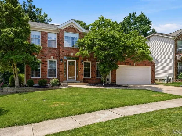 305 Oak Top Ct, Ballwin, MO 63021