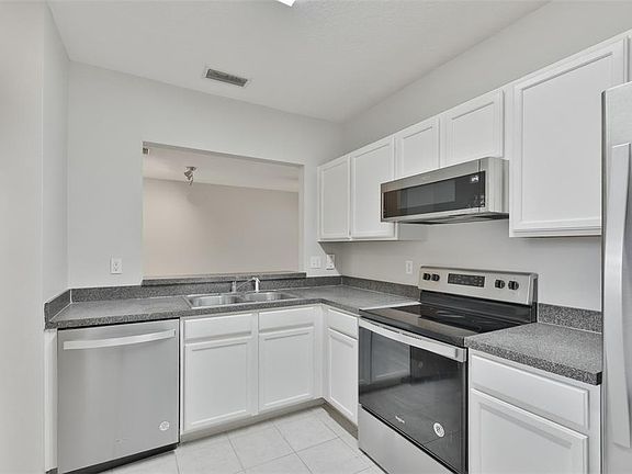 3rd image of 6437 Cypressdale Dr Unit 201