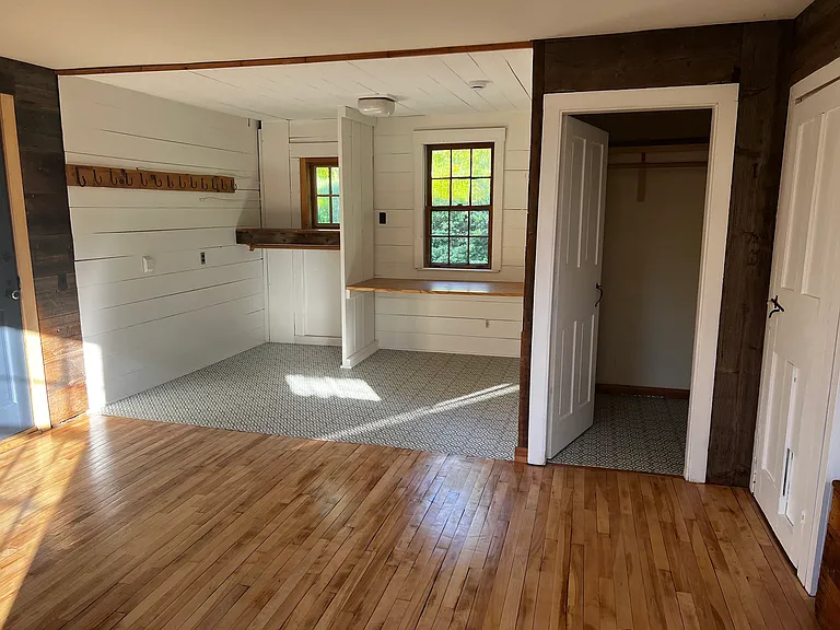 1904 W Hill Rd — Photo 6