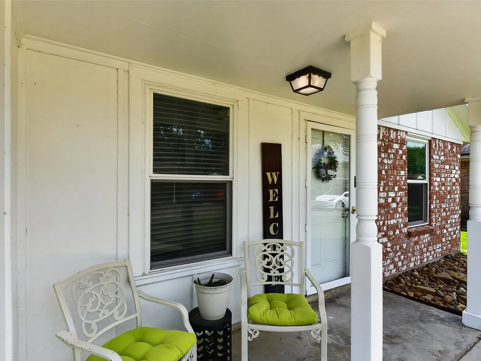 3 bed, 1.0 bath, 1057 sqft, $1,830 — Photo 3