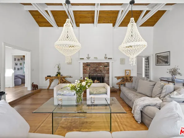 6052 Merritt Dr, Malibu, CA 90265