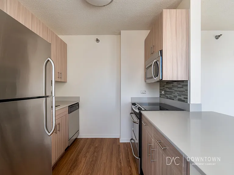 500 N Kingsbury St #1 — Photo 4