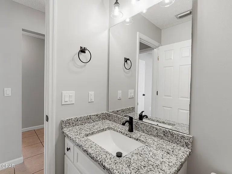 8416 N Lagoon Dr — Photo 20