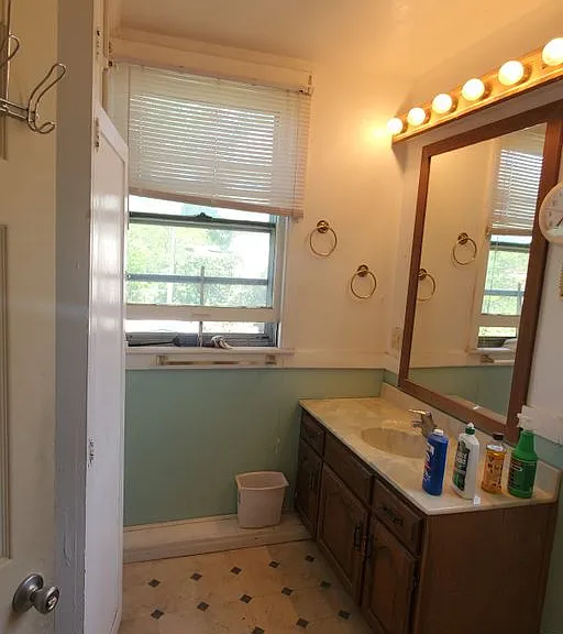 705 E Grand Ave — Photo 6