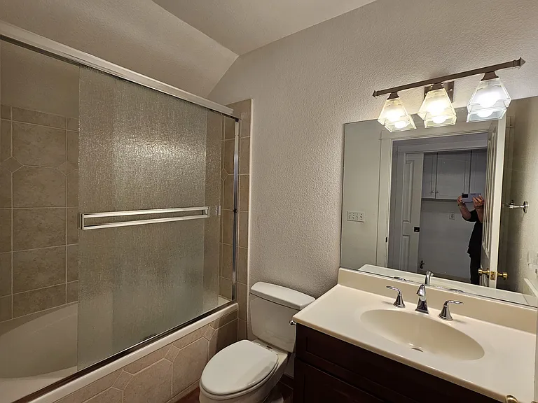 125 Plum St #B — Photo 23