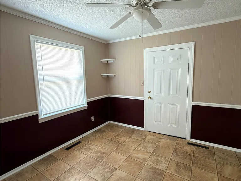 200 Roxie Ave — Photo 11