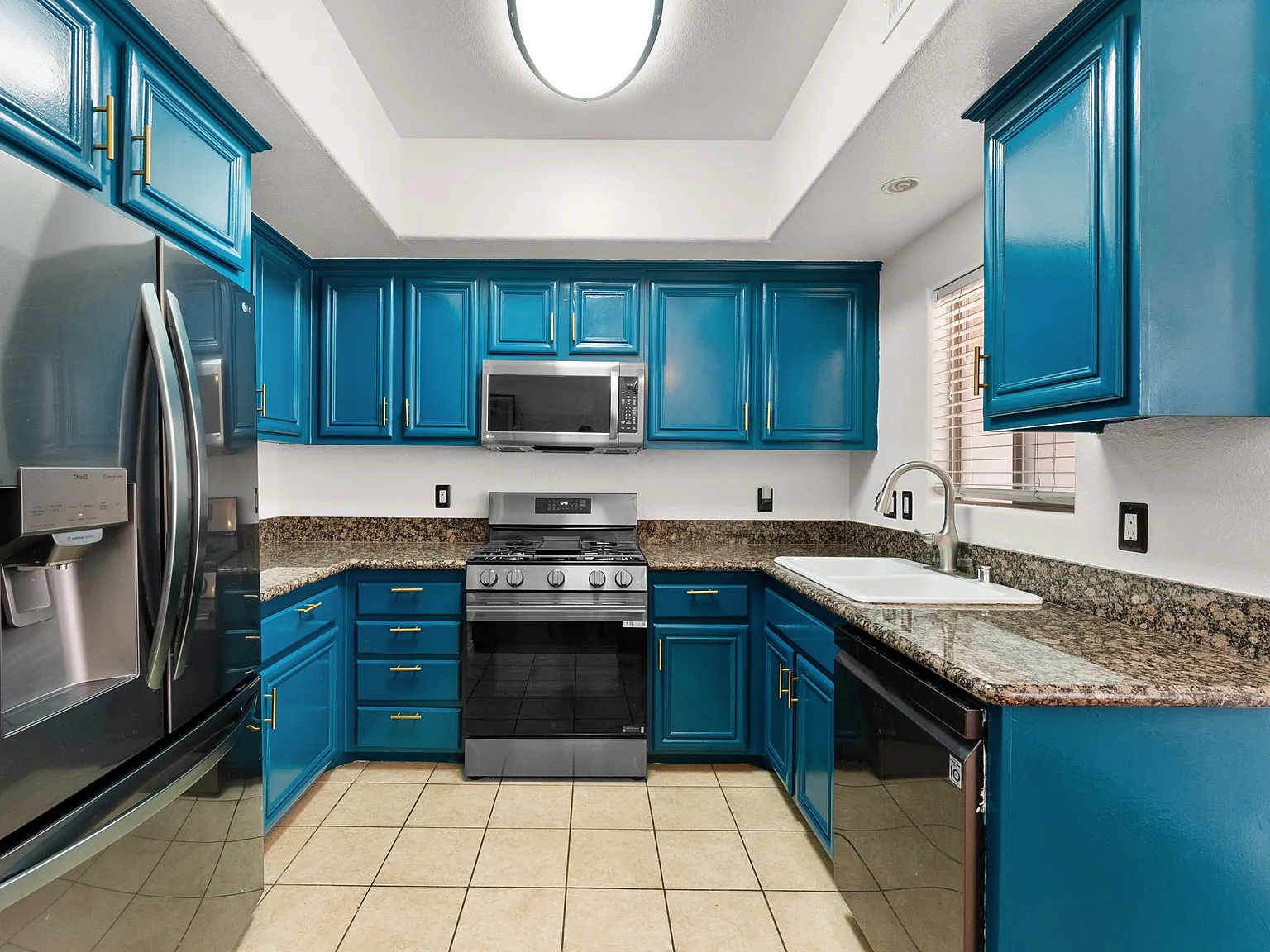 2 bed, 2.5 bath, 1165 sqft, $3,200 — Photo 3