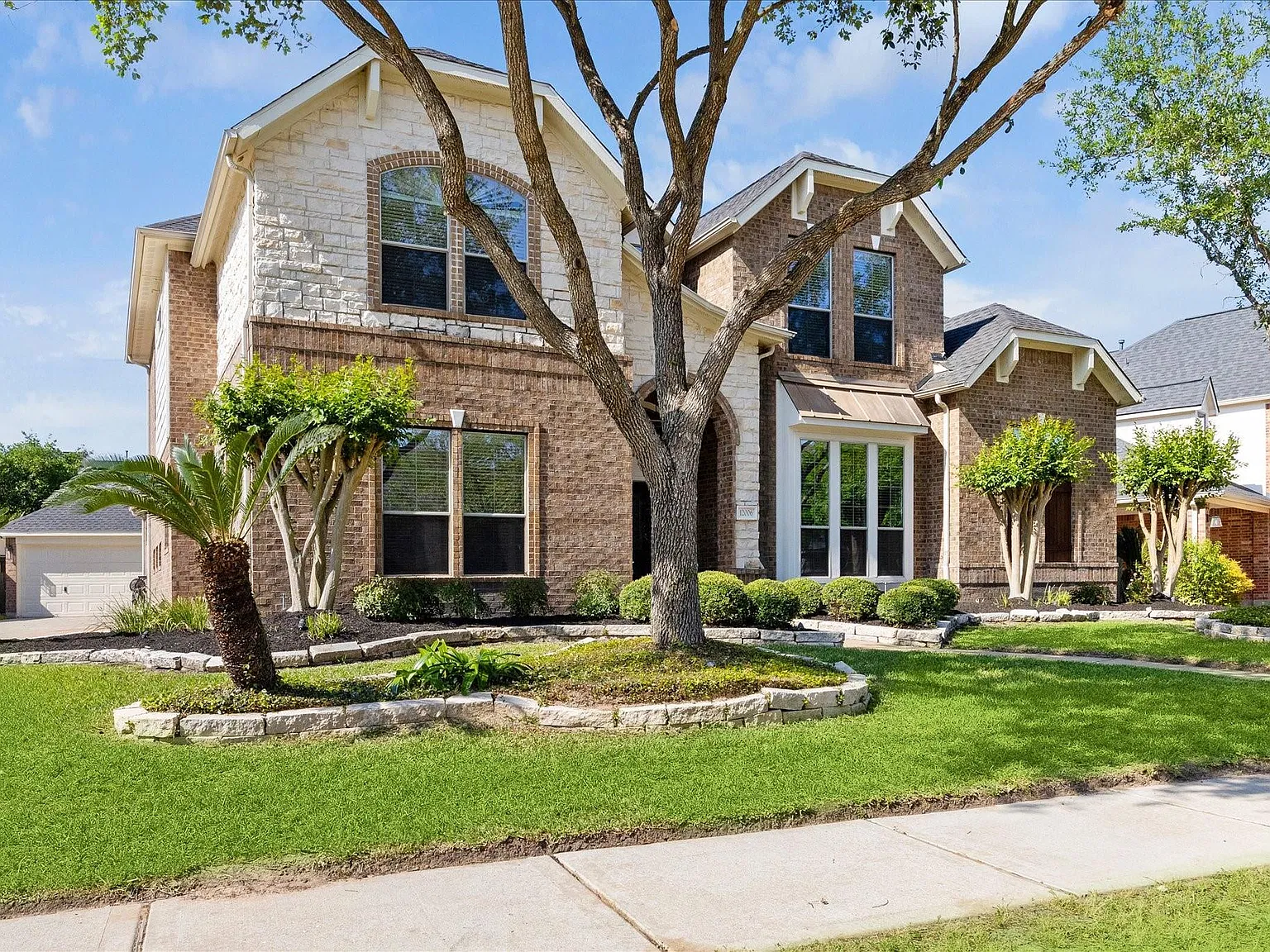 4 bed, 5.0 bath, 3772 sqft, $4,000 — Photo 2