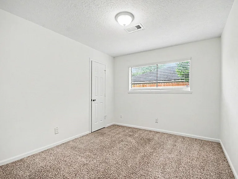 1227 Mission Dr — Photo 18