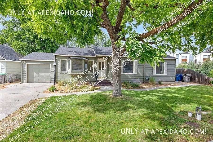 Building Photo - 2302 W Kootenai St
