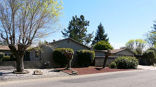 4th image of 79 Harvard Ln