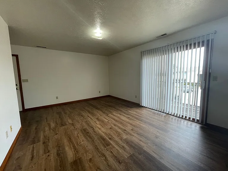211 Tanglewood Dr #C — Photo 7