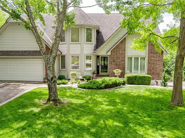 920 NW High Point Dr, Lees Summit, MO 64081
