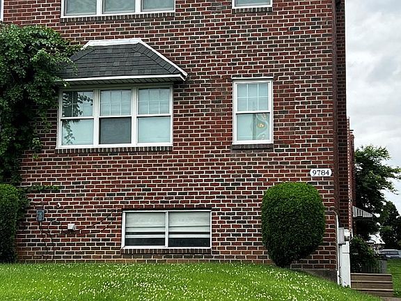 2nd image of 9784 E Roosevelt Blvd