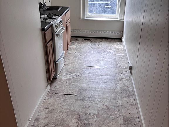5th image of 209 E 6th St