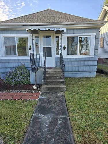 834 8th St Photo 1