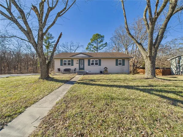 611 Short St, Knob Noster, MO 65336