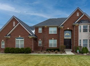 24752 Ravine Dr, South Lyon, MI 48178