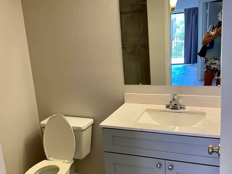 1905 E University Dr — Photo 12