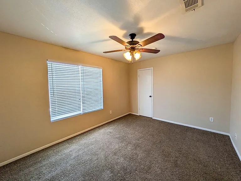 956 Sunmeadow Dr — Photo 14