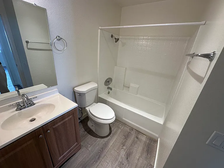 Eureka Gardens Apartments — Photo 11