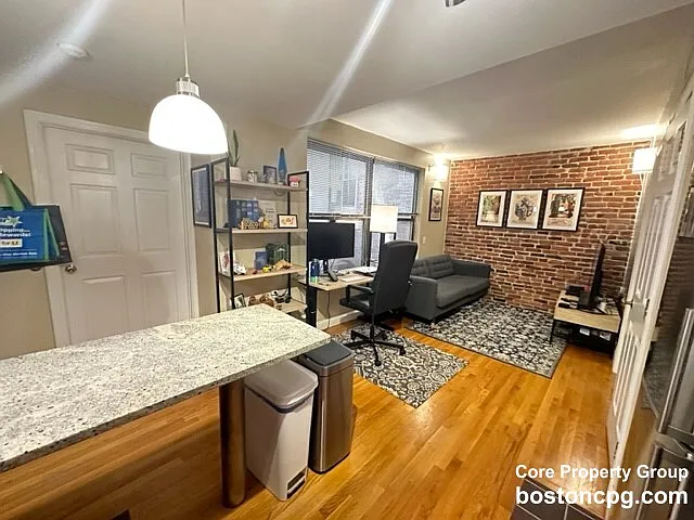 1 bed, 400 sqft, $2,600 — Photo 3