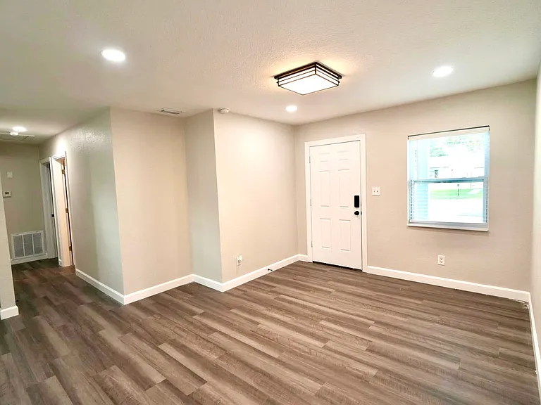 885 Ruby Ave — Photo 11