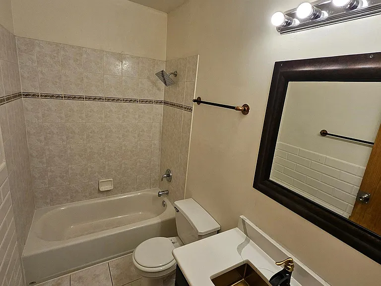 2446 W Arthington St #2 — Photo 15