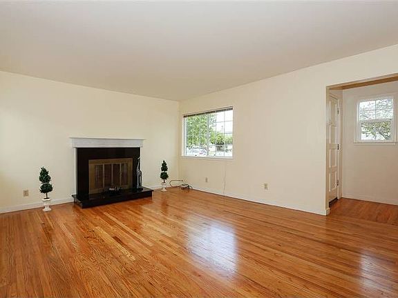 3rd image of 451 Anita Dr