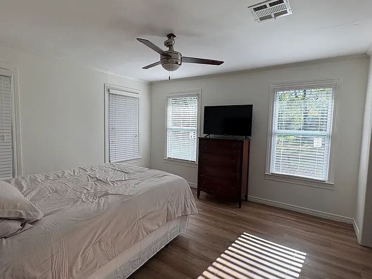 422 Ashley Ave — Photo 9