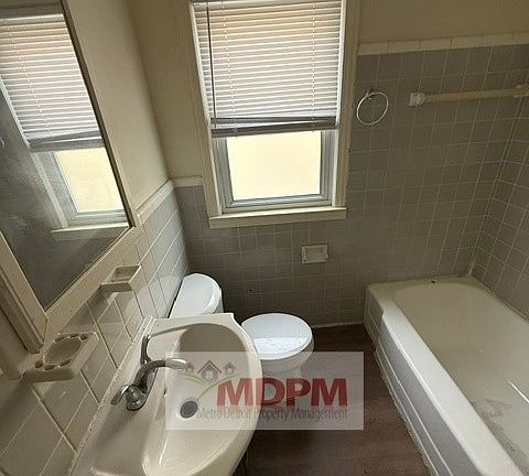 4th image of 17811 Runyon St