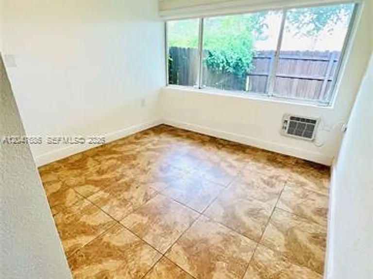 410 Pinecrest Dr #1 — Photo 7