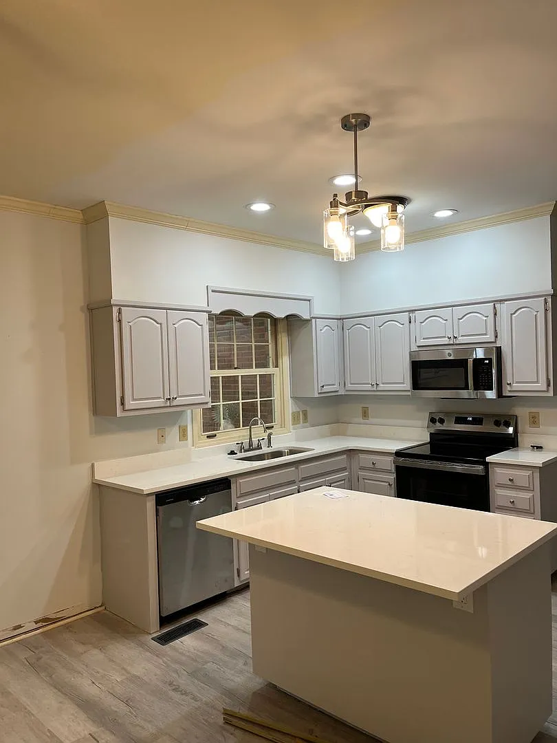 Building Photo - 1100 Stonegate Dr #227