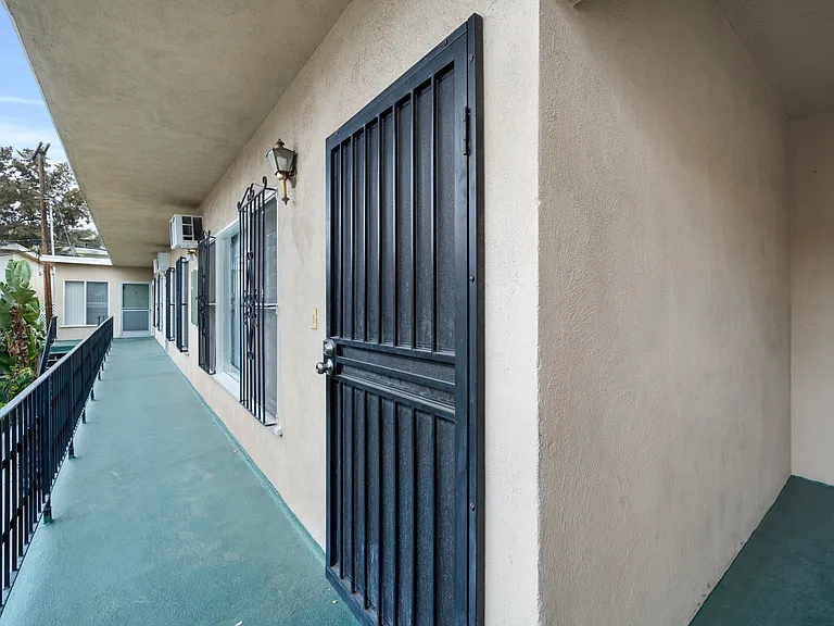 147 N La Peer Dr #6 — Photo 4